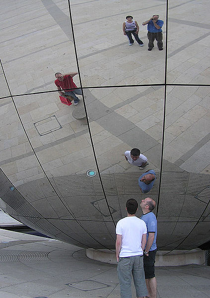 423px-Mirror_globe by Arpingstone for Wikipedia Public Domain