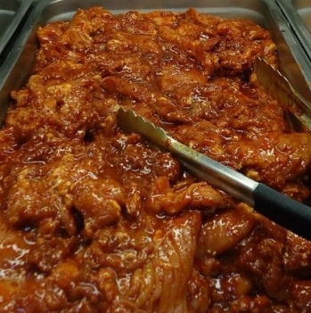 Marinated chicken at Asian-supermarket-in-New-Jersey - Wikimedia - Public-domain