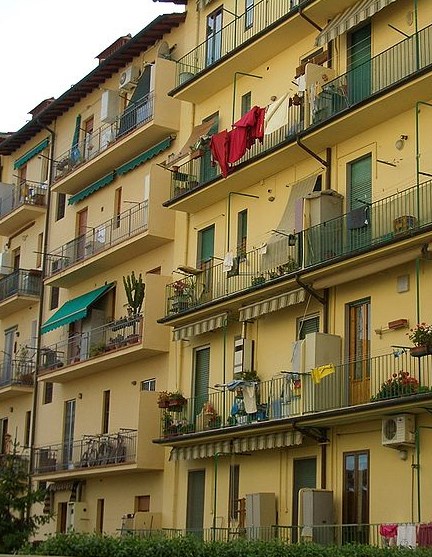http://commons.wikimedia.org/wiki/File:Firenze-apartment-building-0899.jpg