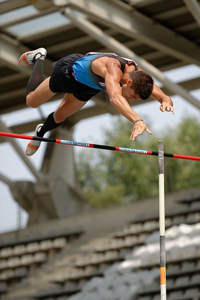 http://commons.wikimedia.org/wiki/File:Men_decathlon_PV_French_Athletics_Championships_2013_t142927.jpg