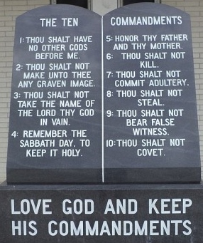 https://commons.wikimedia.org/wiki/File:Ten_Commandments_marker_in_front_of_Dixie_County_Courthouse.JPG