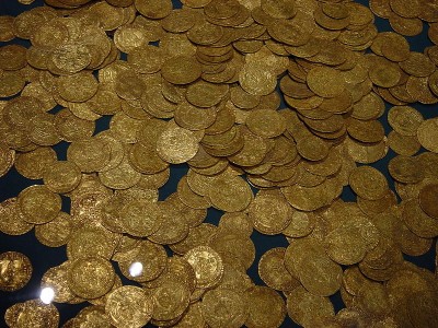http://commons.wikimedia.org/wiki/File:Hoard_of_ancient_gold_coins.jpg