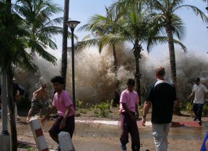 https://commons.wikimedia.org/wiki/File:2004-tsunami.jpg