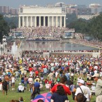 https://commons.wikimedia.org/wiki/File:Lincoln_Memorial_Reflecting_Pool_Restoring_Honor_Crowd.jpg