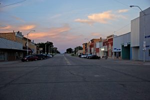 https://commons.wikimedia.org/wiki/File:Small_town_evening_(4691861030).jpg