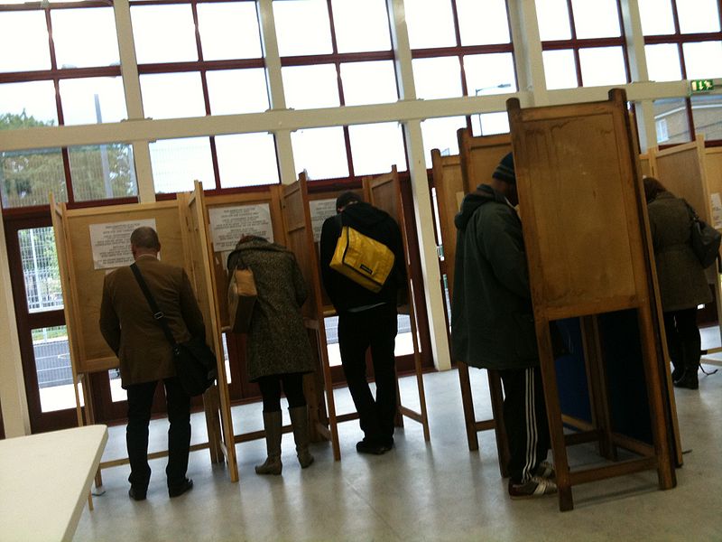 https://commons.wikimedia.org/wiki/File:Voting_in_Hackney.jpg