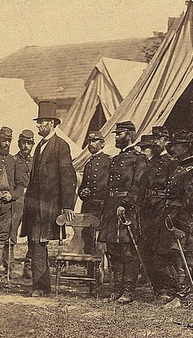 https://commons.wikimedia.org/wiki/File:Maryland,_Antietam,_President_Lincoln_on_the_Battlefield_-_NARA_-_533297.jpg
